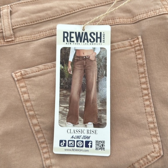 NWT Jeans - Picture 1 of 8